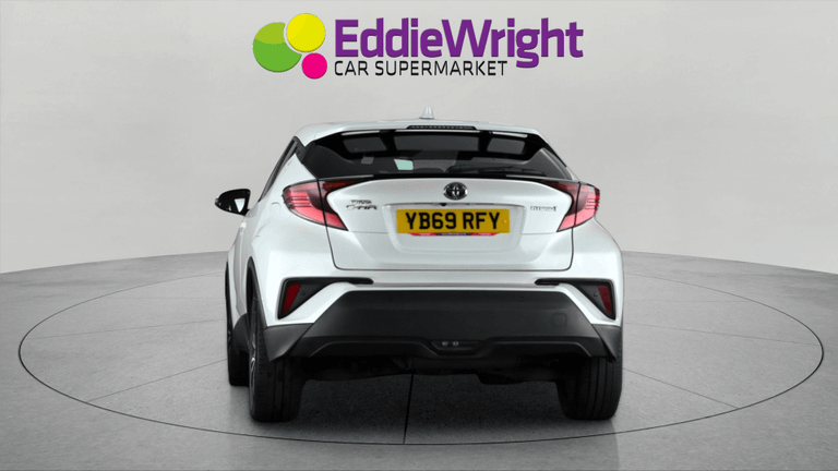 TOYOTA C-Hr Photo bsapi-e3ecbffece6bd8492fd2387f46f3c49c78f9d121.jpg