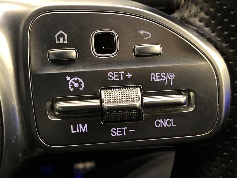MERCEDES-BENZ GLA Photo bsapi-e5b4a219d044a818a377f79d8b17d4fa6c7087c2.jpg