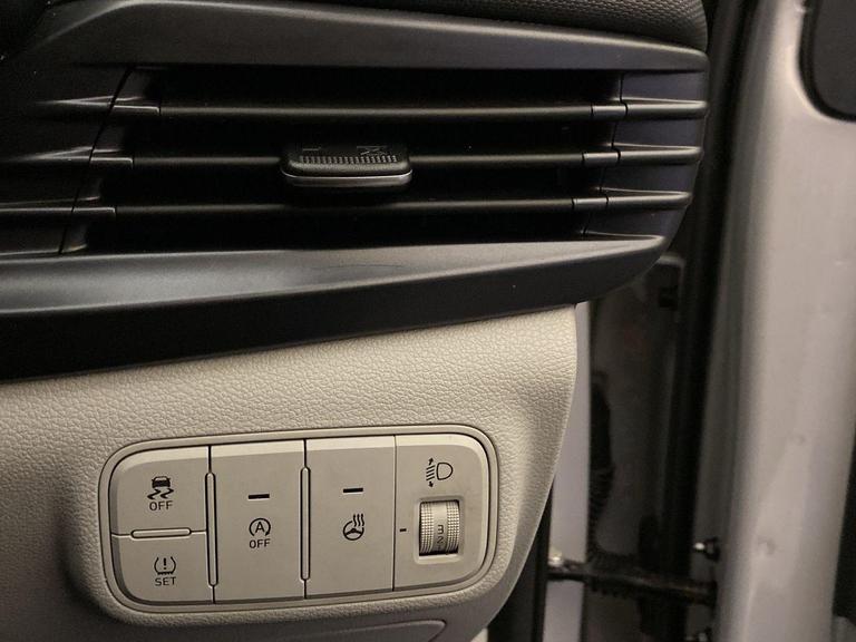 Hyundai BAYON Photo bsapi-e5fdd28ce76d76b98ffa223051ae8db85f65c5dc.jpg