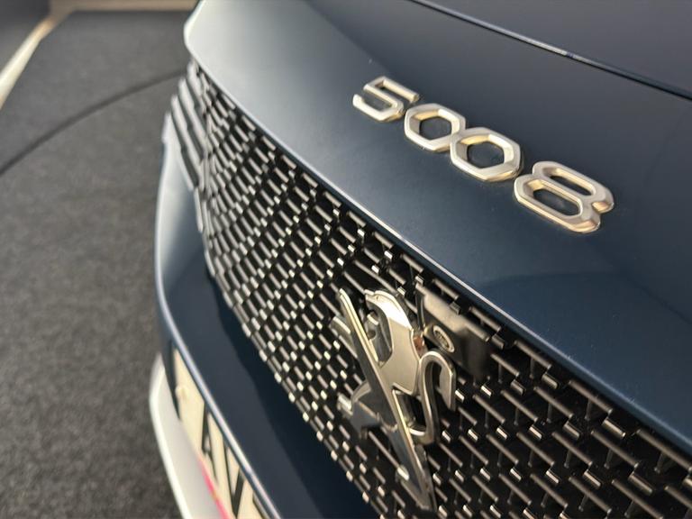 PEUGEOT 5008 Photo bsapi-e77a6786d423fc790522740096d32ad110e8afb1.jpg