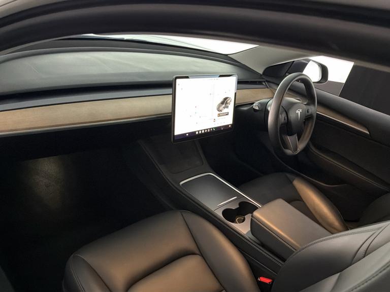 TESLA Model 3 Photo bsapi-e7b82812a40c59ddc1162975ee7485510e29352a.jpg