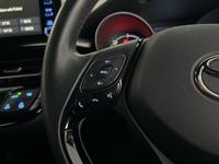 Toyota C-HR Photo 11