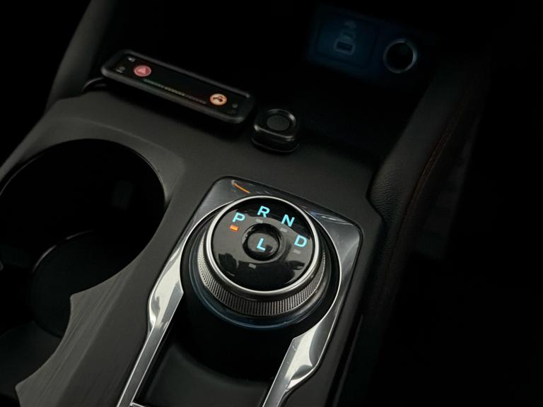 FORD Kuga Photo bsapi-e81b88d767843045726d053b1aec4d5105e77e53.jpg