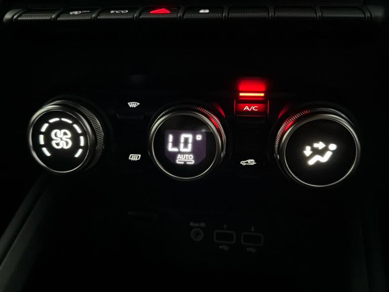 RENAULT Clio Photo bsapi-e833a71c8e9726290353a1a8d705182eb709cbac.jpg