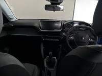 PEUGEOT 208 Photo 10