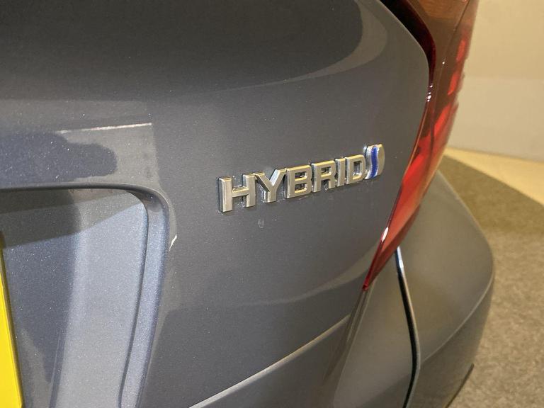 TOYOTA C-HR Photo bsapi-e90377bf539ac3befee8b8b9f6c8d80cace4cc0d.jpg