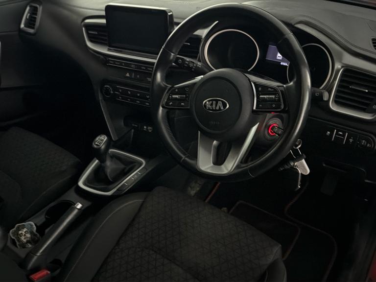 KIA Ceed Photo bsapi-e99d2effebbd84f88e1773f1b09677010009b550.jpg