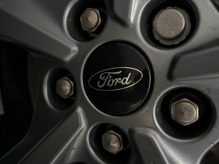 Ford KUGA Photo bsapi-e9a1b4c956cea47b57a5e67a960ceee22f5841f3.jpg