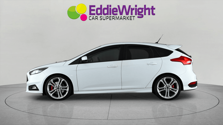 FORD Focus Photo bsapi-e9ec8f03b9056d827414836711860f320c888a45.jpg