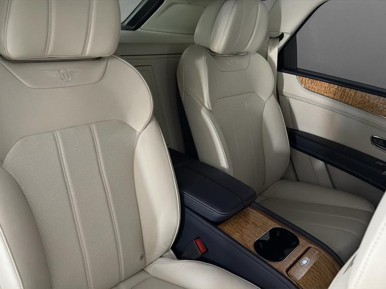 Bentley BENTAYGA Photo bsapi-ea325f6fcd75cce3e1943a2a3040f80d0d016b7d.jpg
