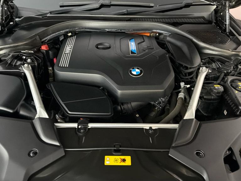BMW 5 Series Photo bsapi-ea9871f88c445c0548b6c78c9dedae505282fc03.jpg