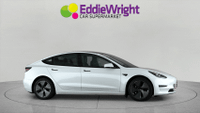 TESLA Model 3 Photo 8