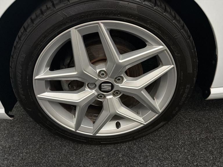 SEAT Ibiza Photo bsapi-ece1e4696f10bafe917b551e058e866ad90d7ebd.jpg