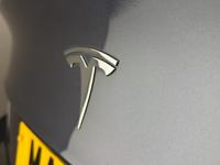 TESLA Model 3 Photo 24