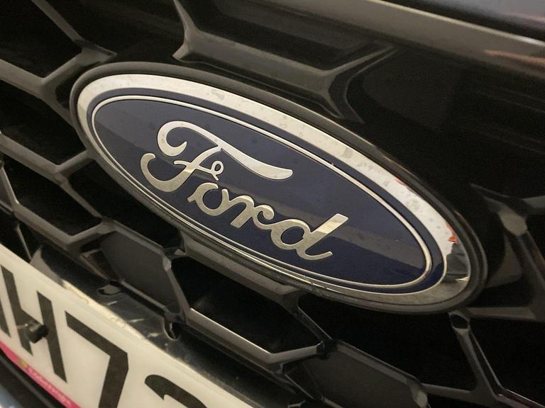 Ford FOCUS Photo bsapi-ef2b33faeb76c8c261feb91783899349a2a43c75.jpg