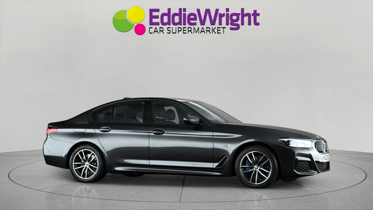 BMW 5 Series Photo bsapi-efa9a0cf510489392d25063457c786ea8a63c8f7.jpg