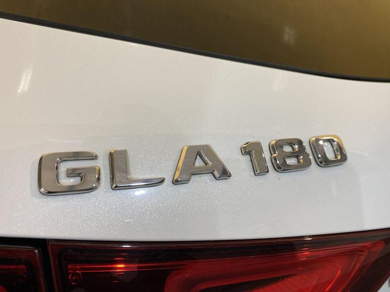 MERCEDES-BENZ GLA Photo bsapi-f016375ece262628b9e11c7fbeb4a9185a02e2a0.jpg