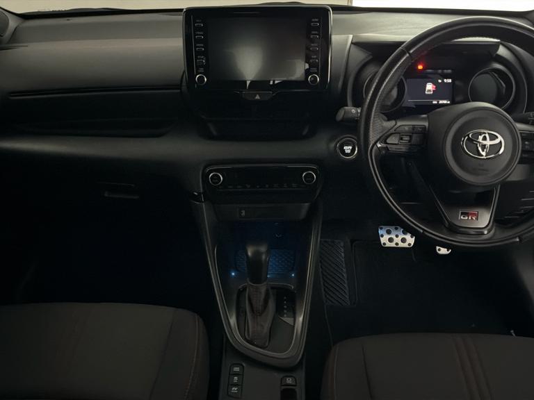 TOYOTA Yaris Photo bsapi-f0ab5468da88c0f2a1111c29b668c55bd4e8d598.jpg