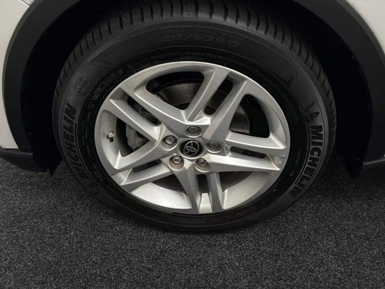 Toyota C-HR Photo bsapi-f2888fbe8073d29a828e5c5d3954321b734385c3.jpg