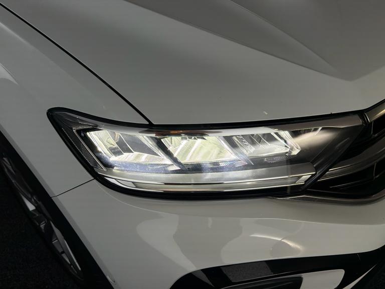 Volkswagen T-Roc Photo bsapi-f28d9a4b4c0e60c35b2715da5ed71c76d723c73f.jpg