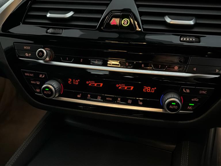 BMW 5 Series Photo bsapi-f2abae59199d46c3192209de70488126dbdd0625.jpg