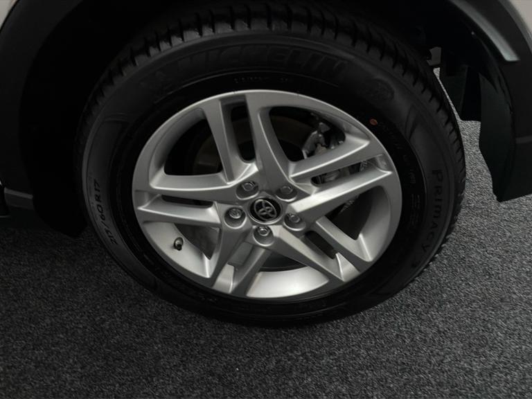 Toyota C-HR Photo bsapi-f2e311be8338b86c7493995f19e2636e72440e7f.jpg
