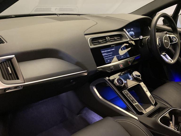 JAGUAR I-PACE Photo bsapi-f33070c65aab0fb00e5e9b815c787acc6101766c.jpg