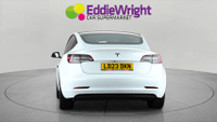 TESLA Model 3 Photo 5