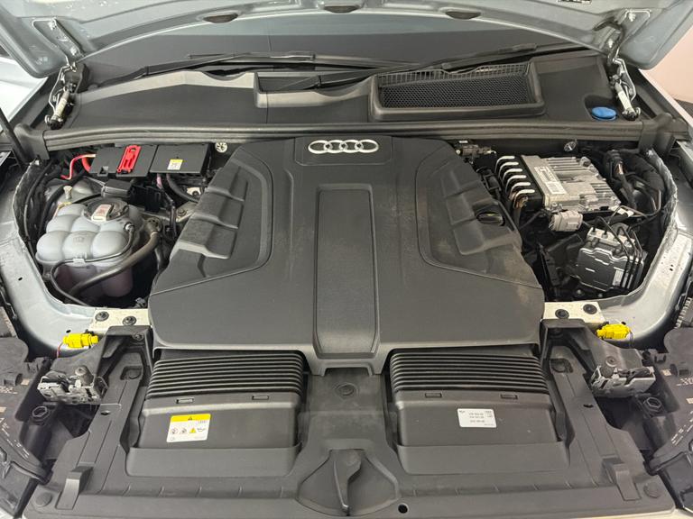 Audi Q7 Photo bsapi-f4e00f14e8561b7e14c2dfa186aae172fb4bcc0f.jpg