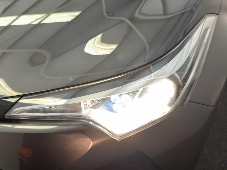 Toyota C-HR Photo bsapi-f60733dae2438a3be571ae2de35dcd10d6b1ad39.jpg