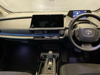 TOYOTA PRIUS Photo 4