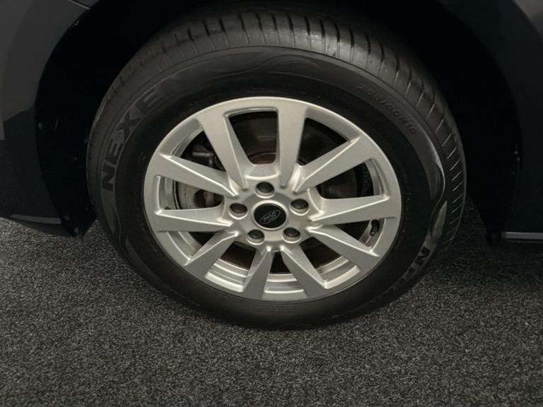 FORD Tourneo Connect Photo bsapi-f747caf2e0be00c2b154f6e78756314242a8aa09.jpg