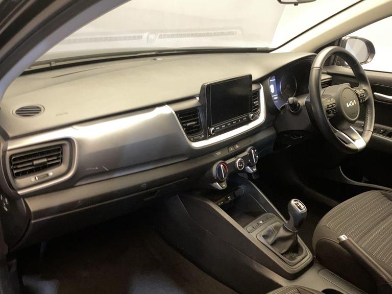 Kia STONIC Photo bsapi-f79fb59b9fb5ef00873d546a09c0884a411be815.jpg
