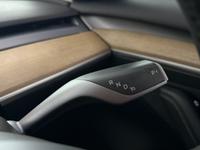 TESLA Model 3 Photo 12