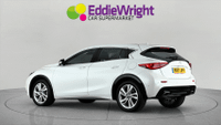 INFINITI Q30 Photo 4