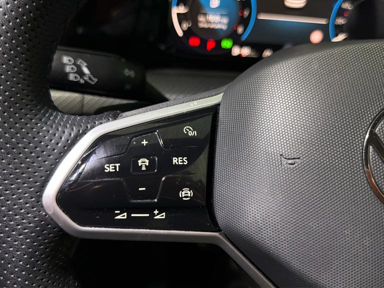Volkswagen GOLF Photo bsapi-fbee477c4258a920fd3bd677d8bd0c65ae254d72.jpg