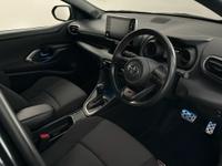 TOYOTA Yaris Photo 3