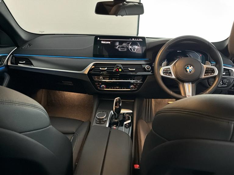 BMW 5 Series Photo bsapi-fd3459b2c9353f30bdb6f98d43e89f9f8541ca1b.jpg