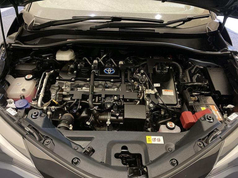 TOYOTA C-HR Photo bsapi-ff339e9c3b42fa4998f08e20b82a7b82a65465ba.jpg