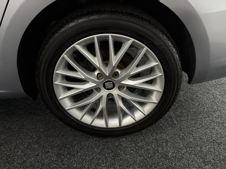 SEAT LEON Photo bsapi-ff9d245fb2cbd2010c8544ae49449f46f856f7ca.jpg