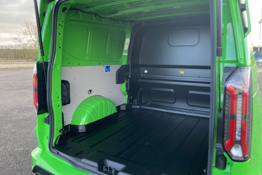 Ford TRANSIT CUSTOM Photo c028a926-e6e7-4b61-b478-675734ba4d3b.jpg