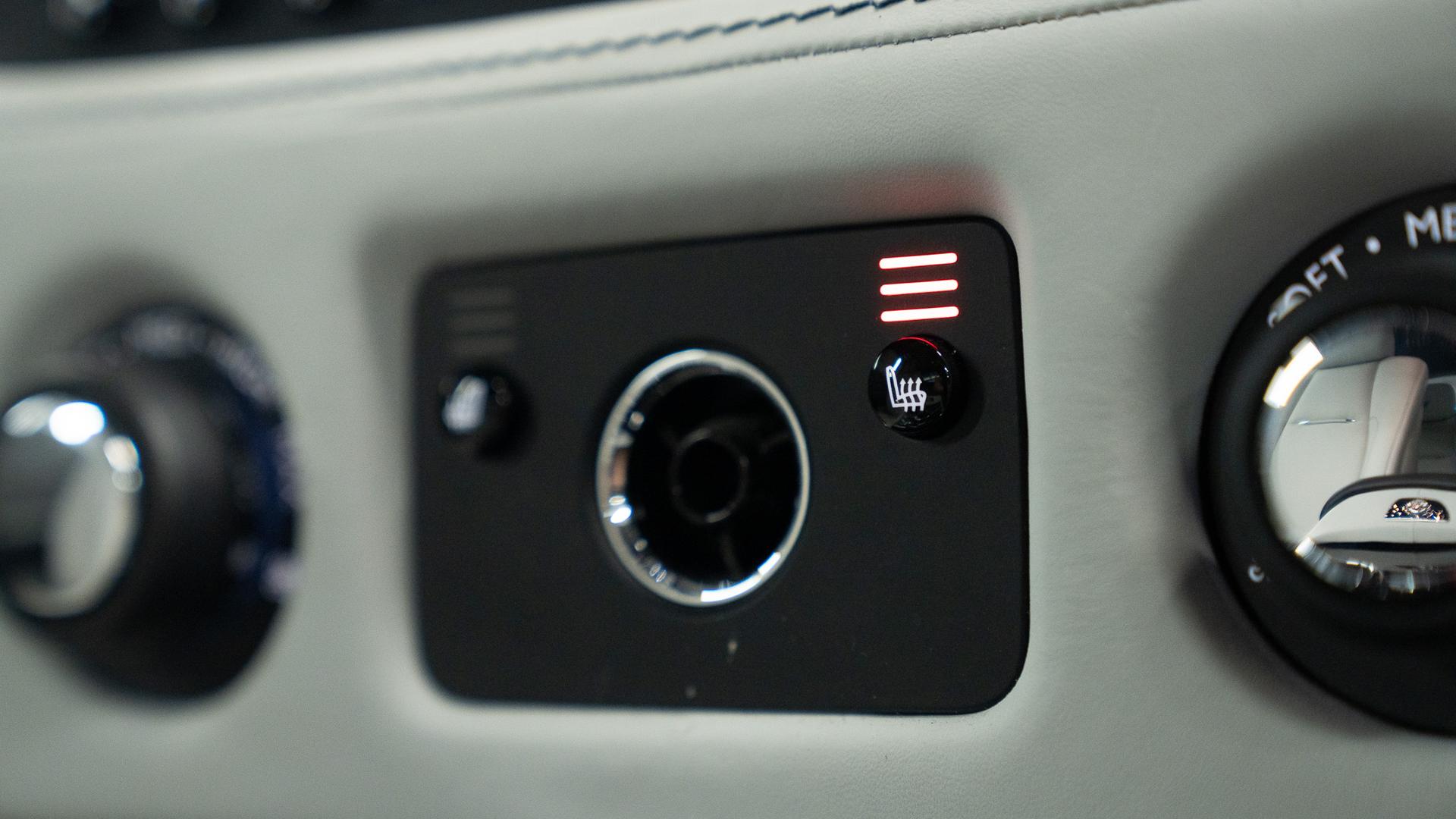 Rolls-Royce Wraith Photo c0338800-7c6d-41dd-943d-986700bcfcee.jpg
