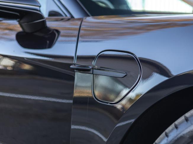 PORSCHE Taycan Photo 32