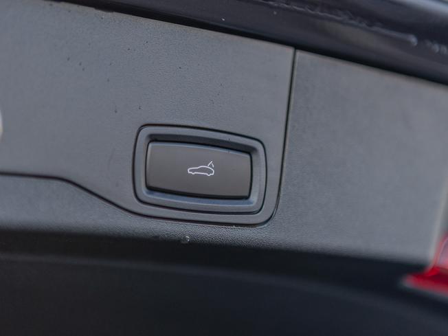 PORSCHE Taycan Photo 27