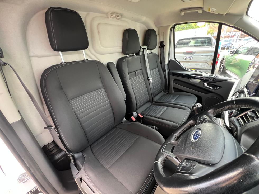 Ford Transit Custom Photo c0458216-c0f0-41f7-a238-cb66c983b41b.jpeg
