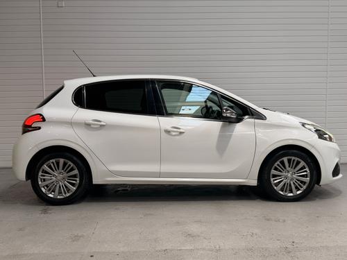 Peugeot 208 Photo c05b3532-24aa-474a-b9bc-69c24ffe835c.jpeg
