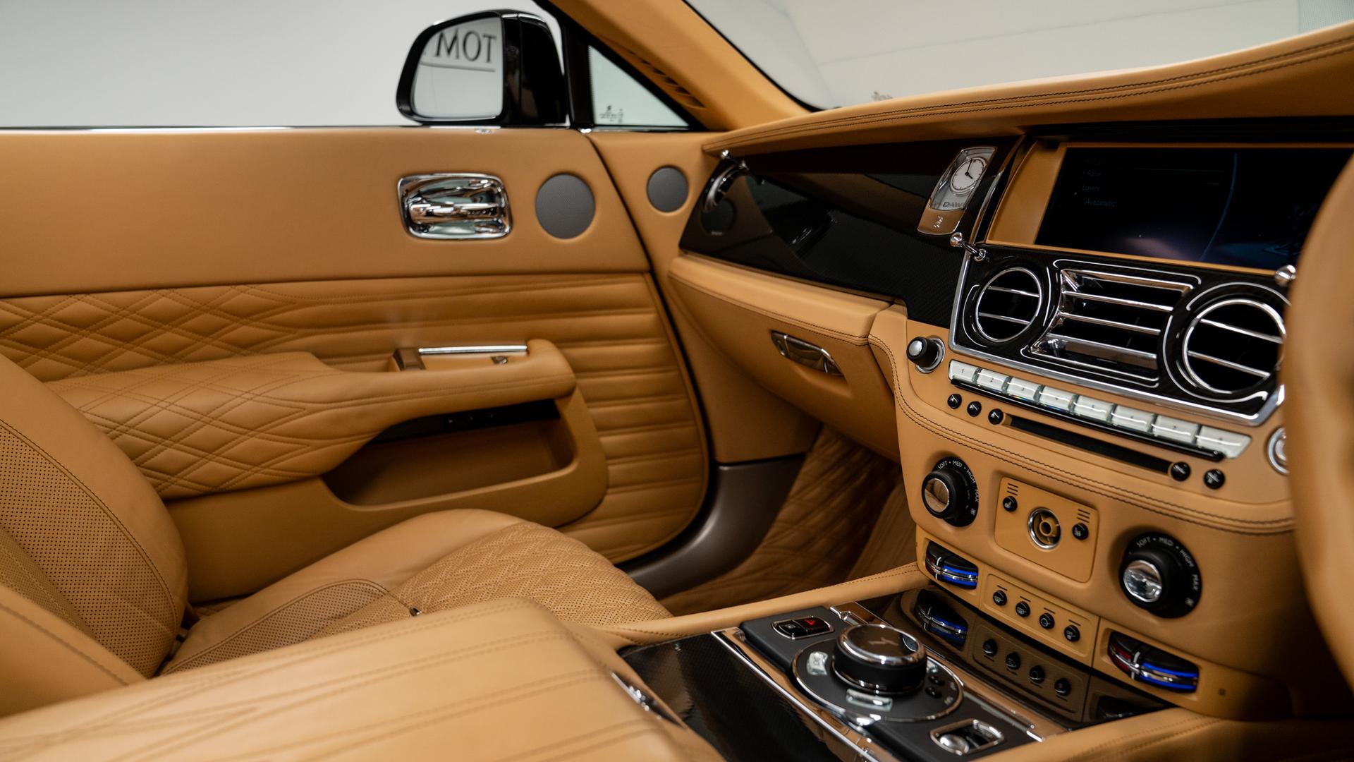 Rolls-Royce Dawn Photo c062bd05-4ea0-49a7-b672-0679dc6ef3bd.jpg