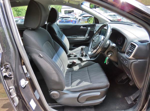 Used Kia Sportage LF68SYU 17