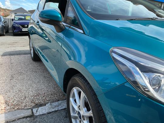 Ford Fiesta Photo 3