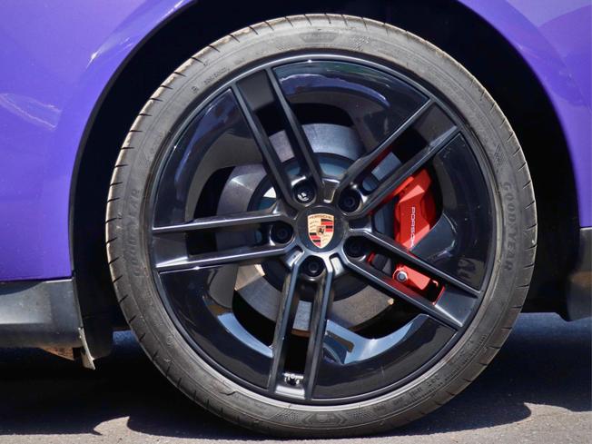 PORSCHE Taycan Photo 14